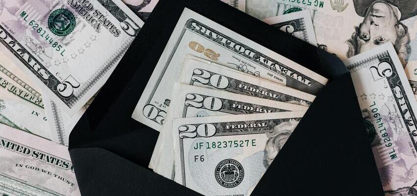 Как эффективно контролировать свои финансы и как экономить заработанные деньги