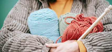 5 способов использовать вязаные элементы в одежде