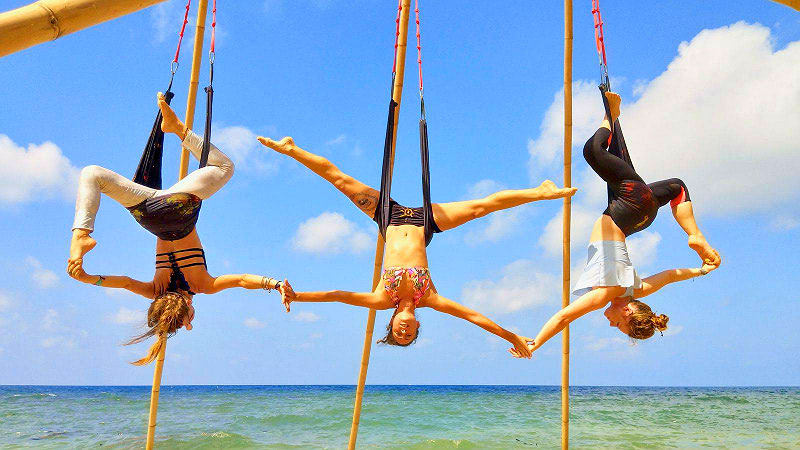 Аэро йога в гамаках